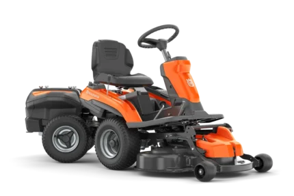 Seitenansicht eines Husqvarna Aufsitzmähers mit Mähdeck.