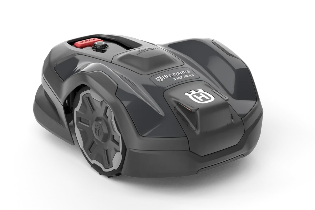 Seitenansicht eines Automower®® 310E NERA Mähroboters.