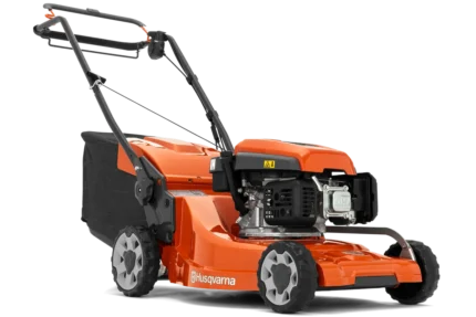 Seitenansicht eines Husqvarna Rasenmähers mit Motor und Rädern.