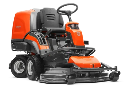 Frontansicht eines kommerziellen Husqvarna Frontmähers mit Mähdeck.