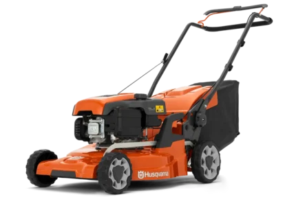 Seitenansicht eines Husqvarna Rasenmähers mit Grasfangsack.