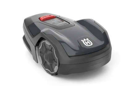 Seitenansicht eines Husqvarna Automower®® Aspire™ R4 Mähroboters.