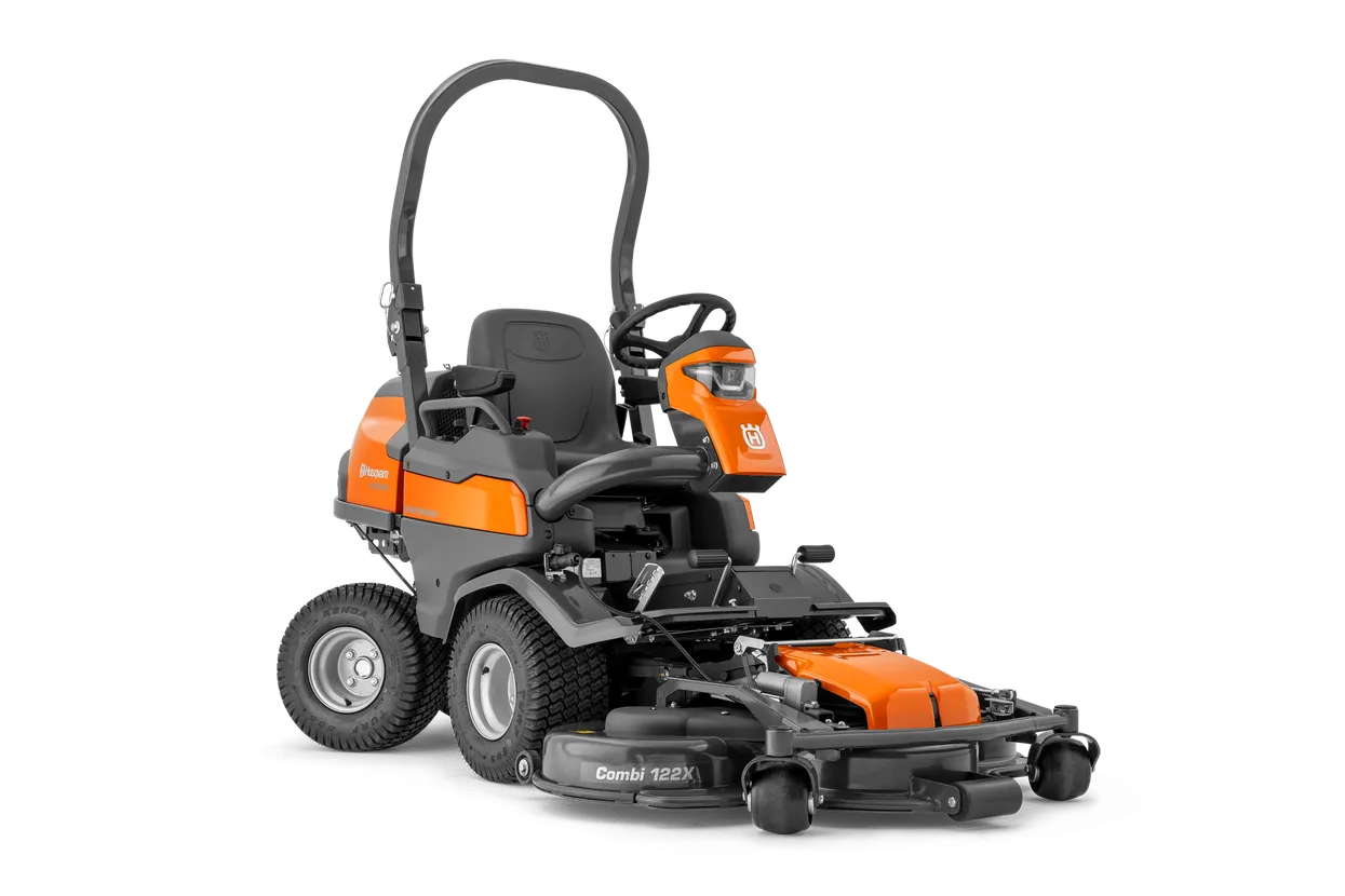 pi-707274.webp Rückansicht eines kommerziellen Husqvarna Frontmähers mit Mähdeck.