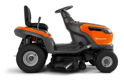 Seitenansicht eines Husqvarna Aufsitzmähers mit Mähdeck.