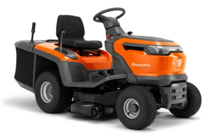 Seitenansicht eines Husqvarna Aufsitzrasenmähers mit Grasfangkorb.