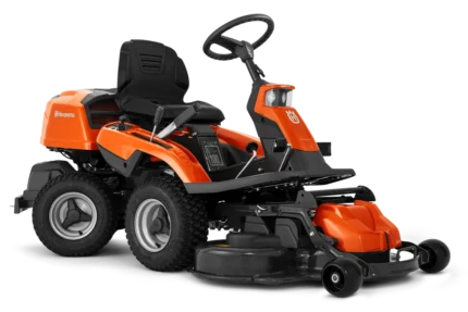 Seitenansicht eines Husqvarna Aufsitzmähers mit Mähdeck.