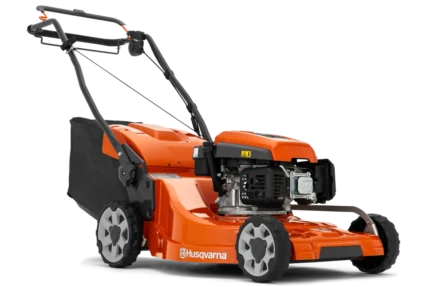 Seitenansicht eines Husqvarna Rasenmähers mit Grasfangsack.