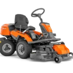 Vorderansicht eines Husqvarna Aufsitzmähers mit Mähdeck.