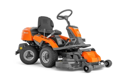 Vorderansicht eines Husqvarna Aufsitzmähers mit Mähdeck.